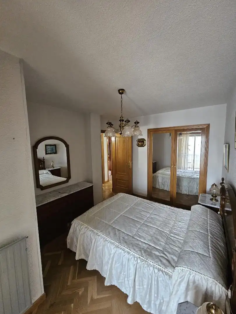 Schlafzimmer von Wohnung zum Verkauf in Ávila mit Heizung, Privatgarten und Parkett