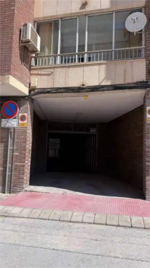 Garaje de alquiler en La Morenica Garaje de alquiler en Villena