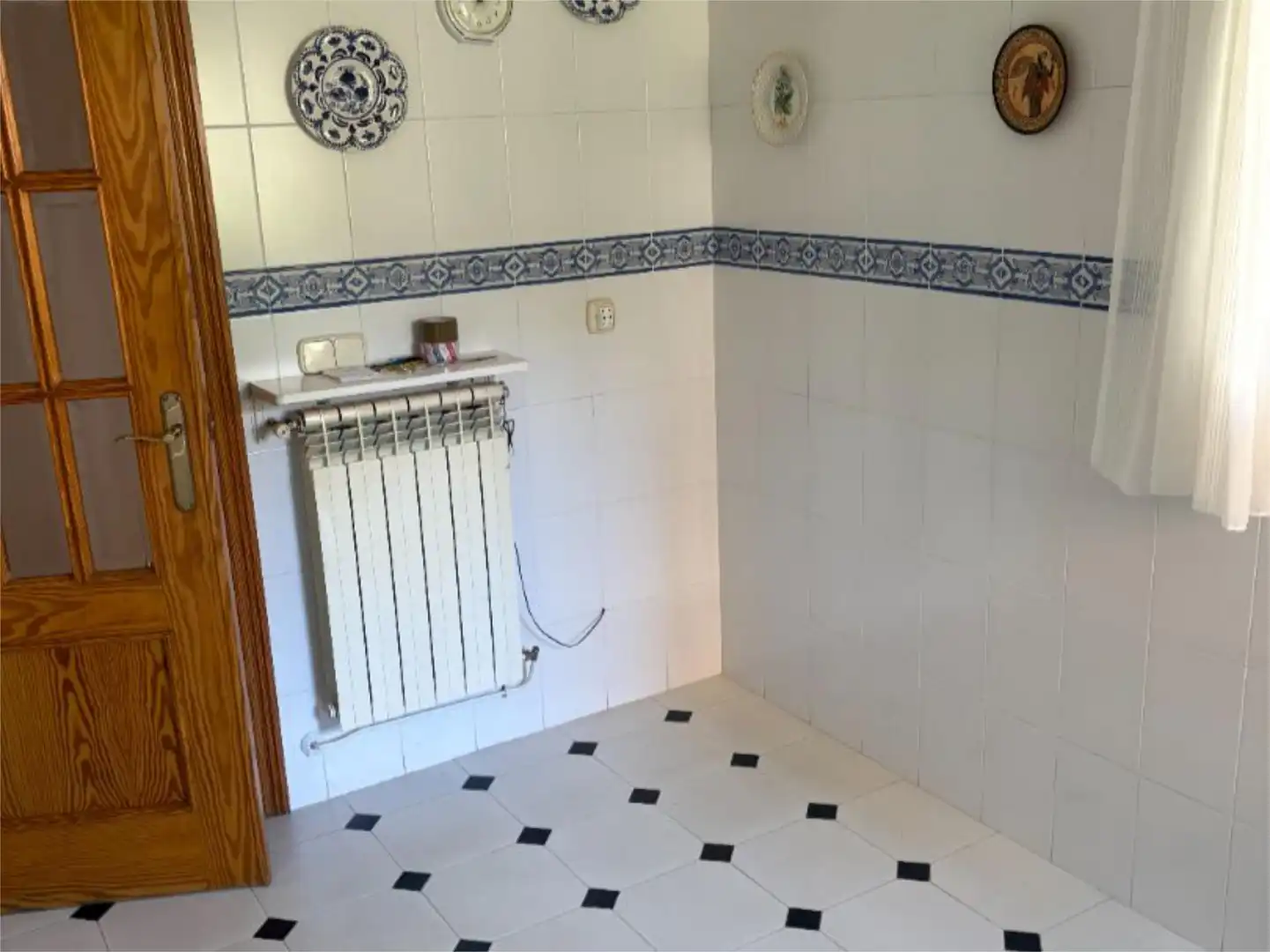 Houses for sale in Avenida Europa Bathroom of Houses for sale in Pozuelo de Alarcón with Air Conditioner, Heating and Private garden