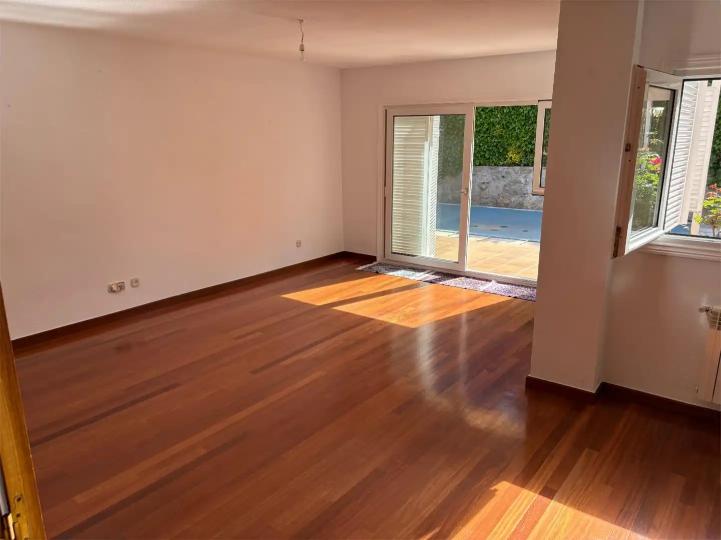 Houses for sale in Avenida Europa Living room of Houses for sale in Pozuelo de Alarcón with Air Conditioner, Heating and Private garden