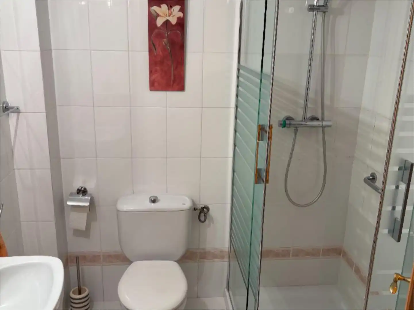 Houses for sale in Avenida Europa Bathroom of Houses for sale in Pozuelo de Alarcón with Air Conditioner, Heating and Private garden