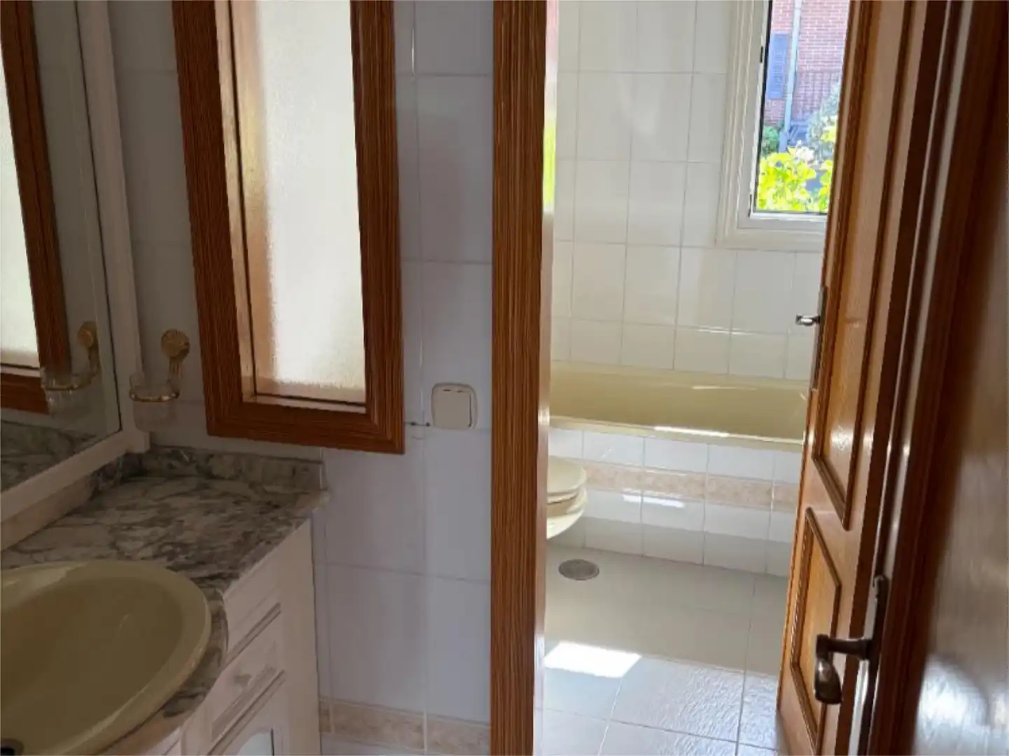 Houses for sale in Avenida Europa Bathroom of Houses for sale in Pozuelo de Alarcón with Air Conditioner, Heating and Private garden