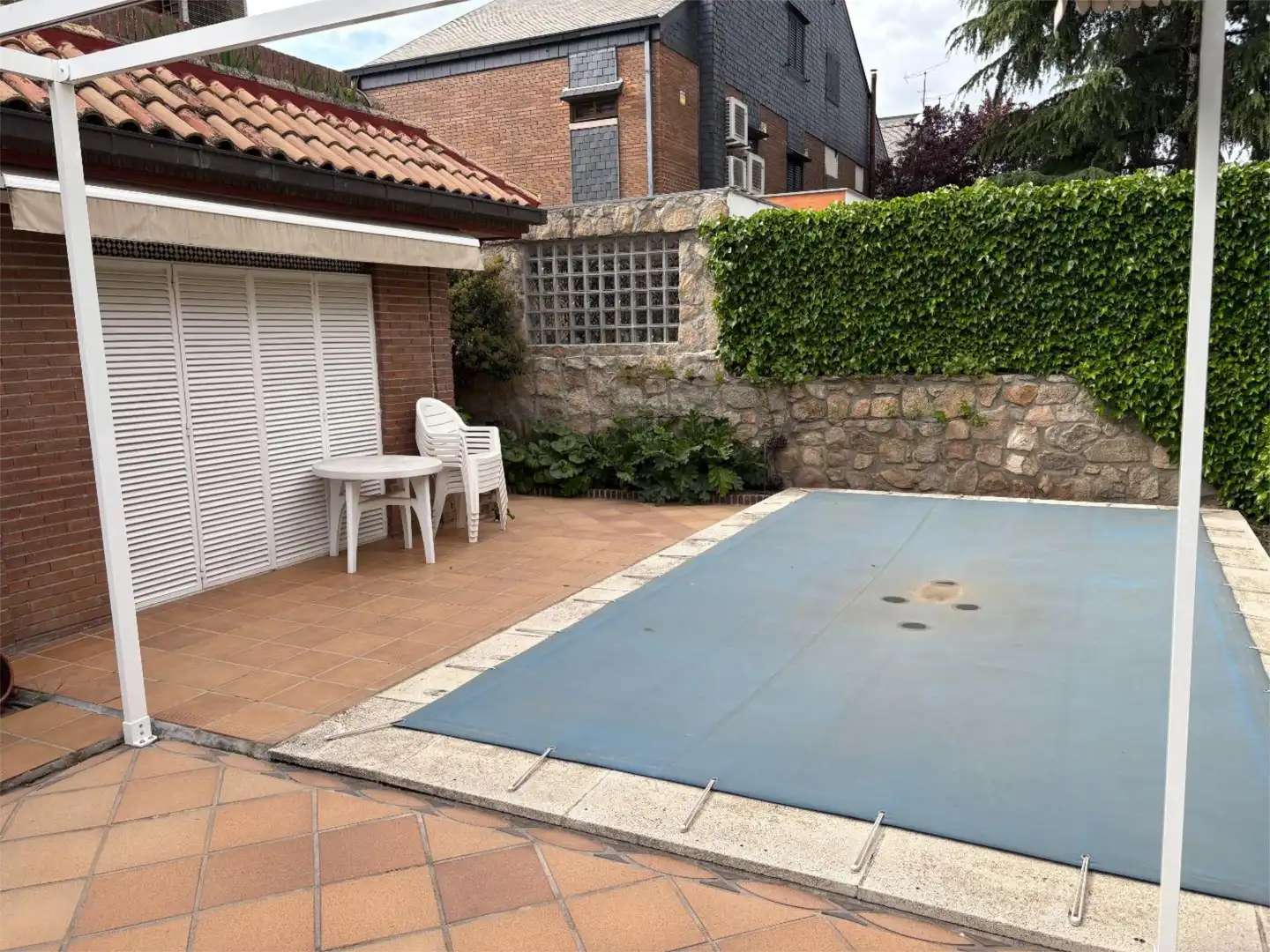 Houses for sale in Avenida Europa Swimming pool of Houses for sale in Pozuelo de Alarcón with Air Conditioner, Heating and Private garden