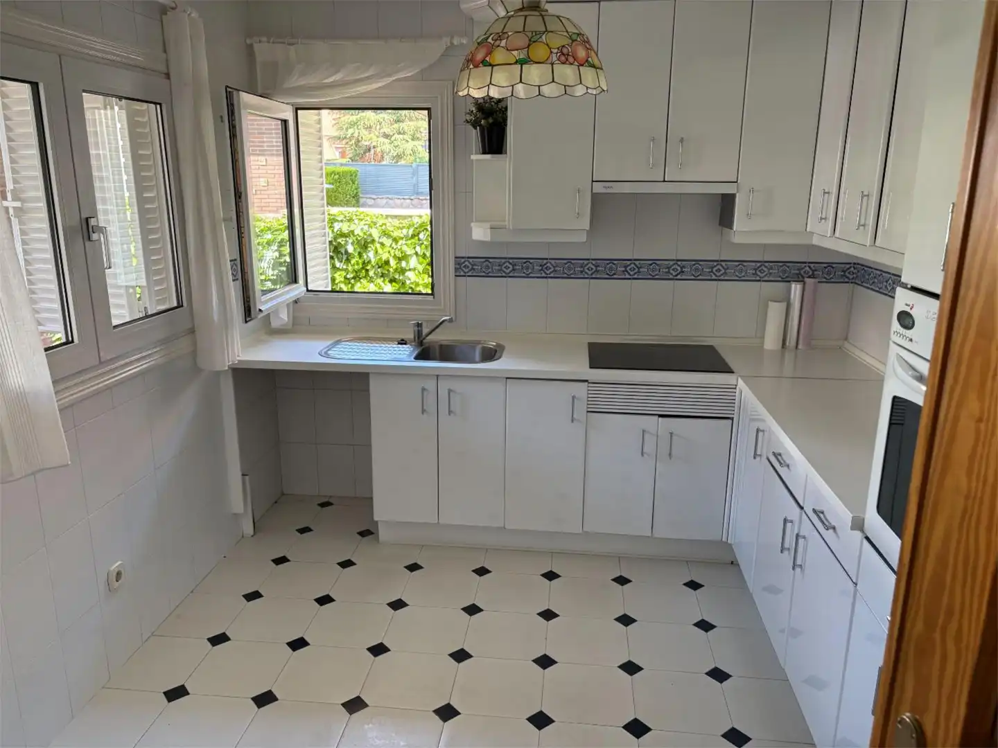 Houses for sale in Avenida Europa Kitchen of Houses for sale in Pozuelo de Alarcón with Air Conditioner, Heating and Private garden