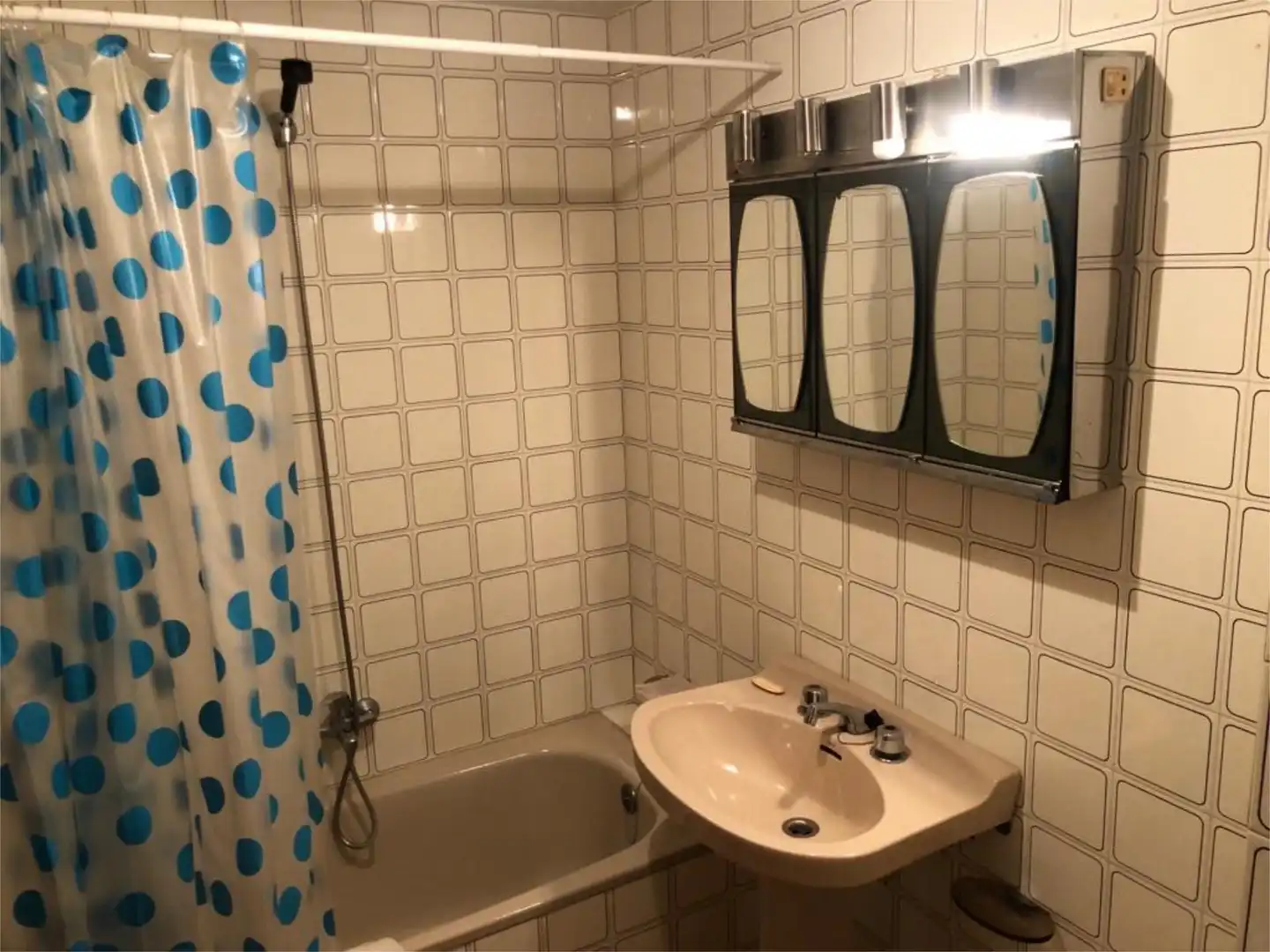 Bathroom of Flat for rent in Ferrol  with Parquet flooring, Terrace and Furnished