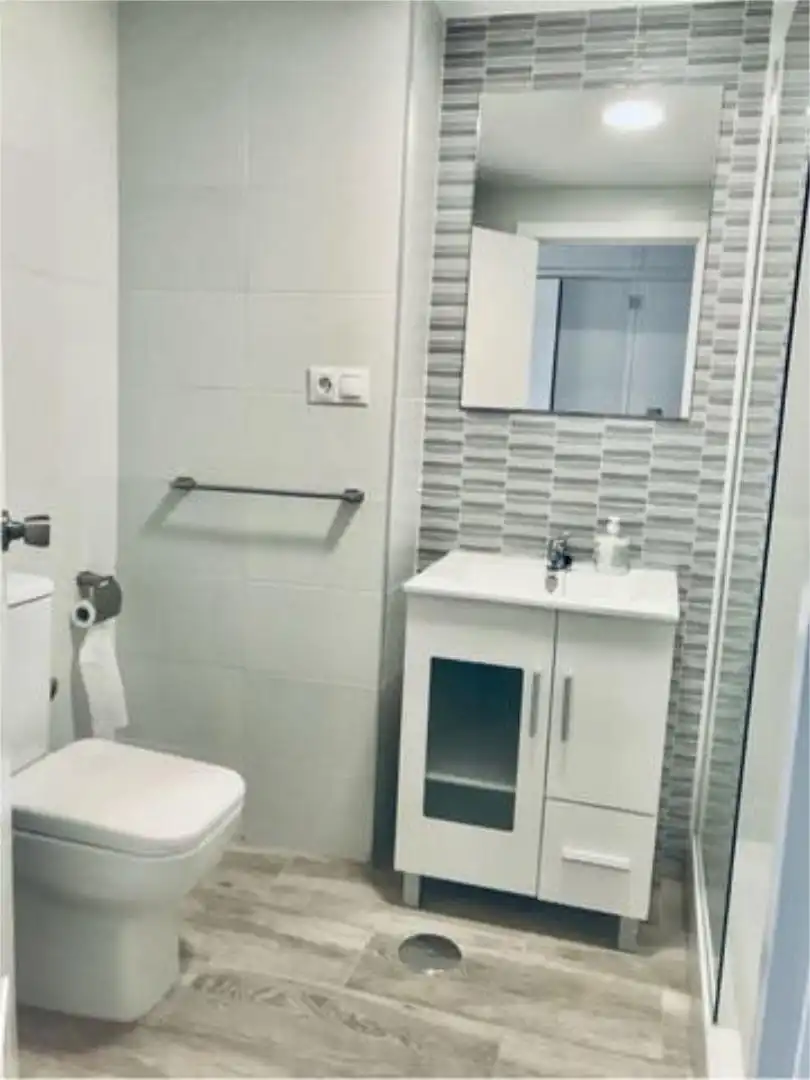 Apartamento de alquiler en Golf - Torre Almenara Baño de Apartamento de alquiler en Almonte con Jardín privado, Terraza y Piscina