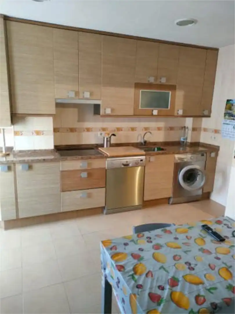 Piso de alquiler en Sur Cocina de Piso de alquiler en Ávila con Calefacción y Amueblado