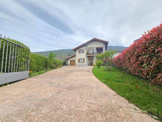 Casa adosada en Venta en Aizoáin