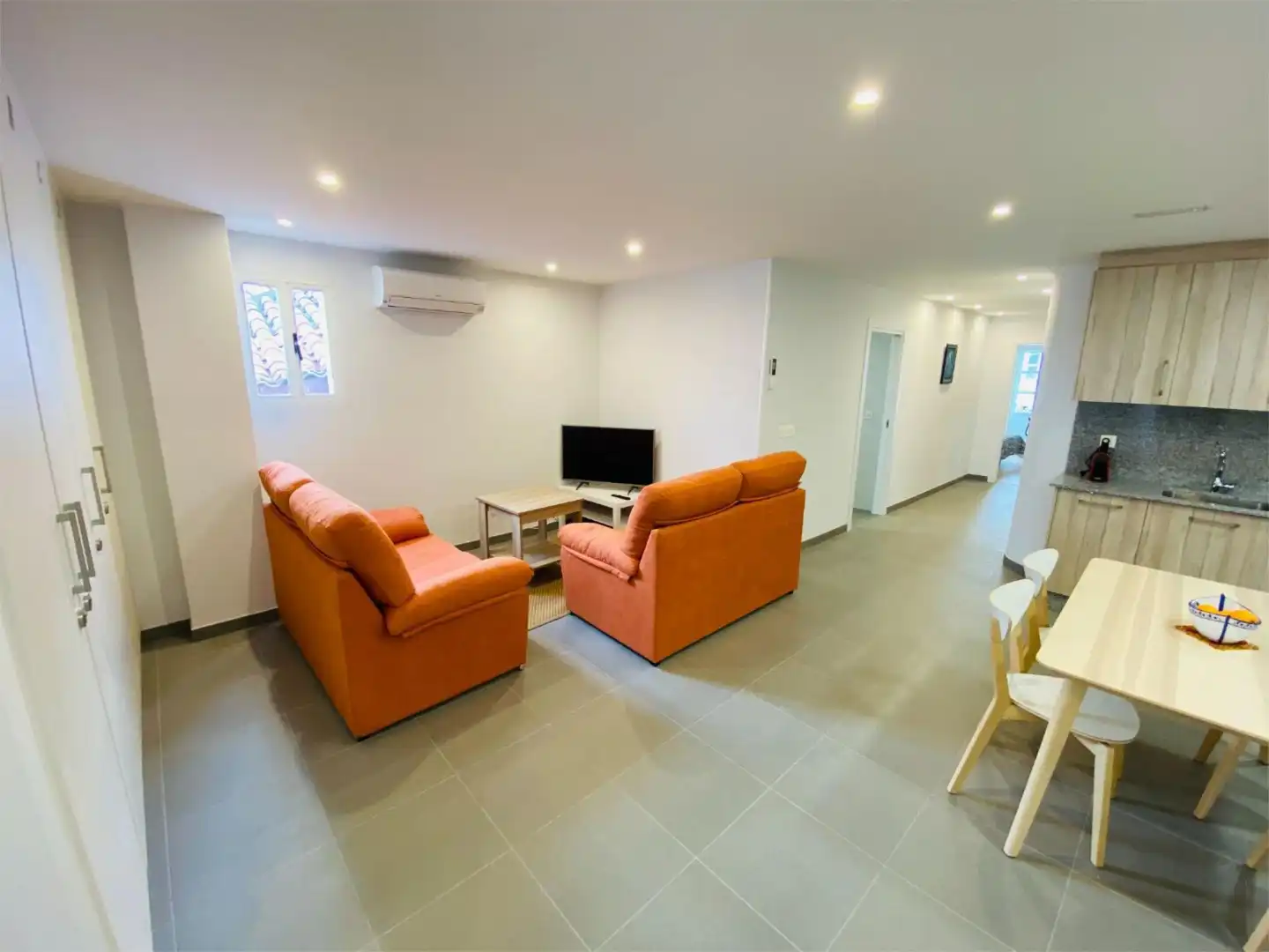 Room in Rúa das Carretas, 21, Campus Sur - Santa Marta Living room of Flat for share in Santiago de Compostela with Air Conditioner, Heating and Parquet flooring