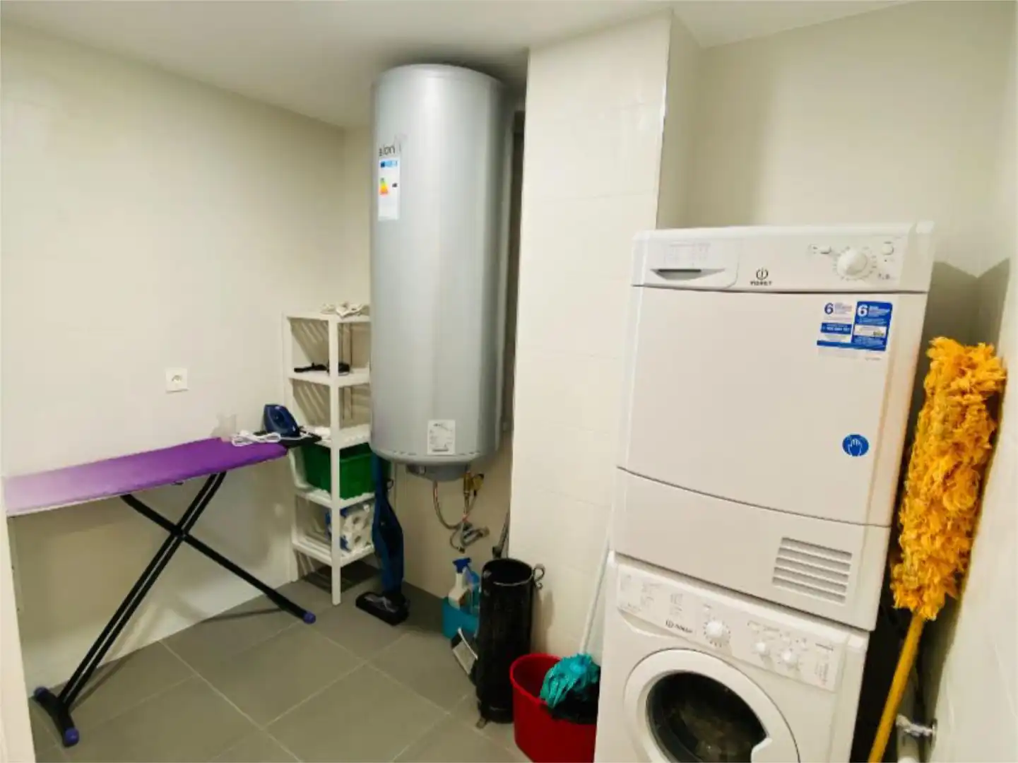 Room in Rúa das Carretas, 21, Campus Sur - Santa Marta Flat for share in Santiago de Compostela with Air Conditioner, Heating and Parquet flooring