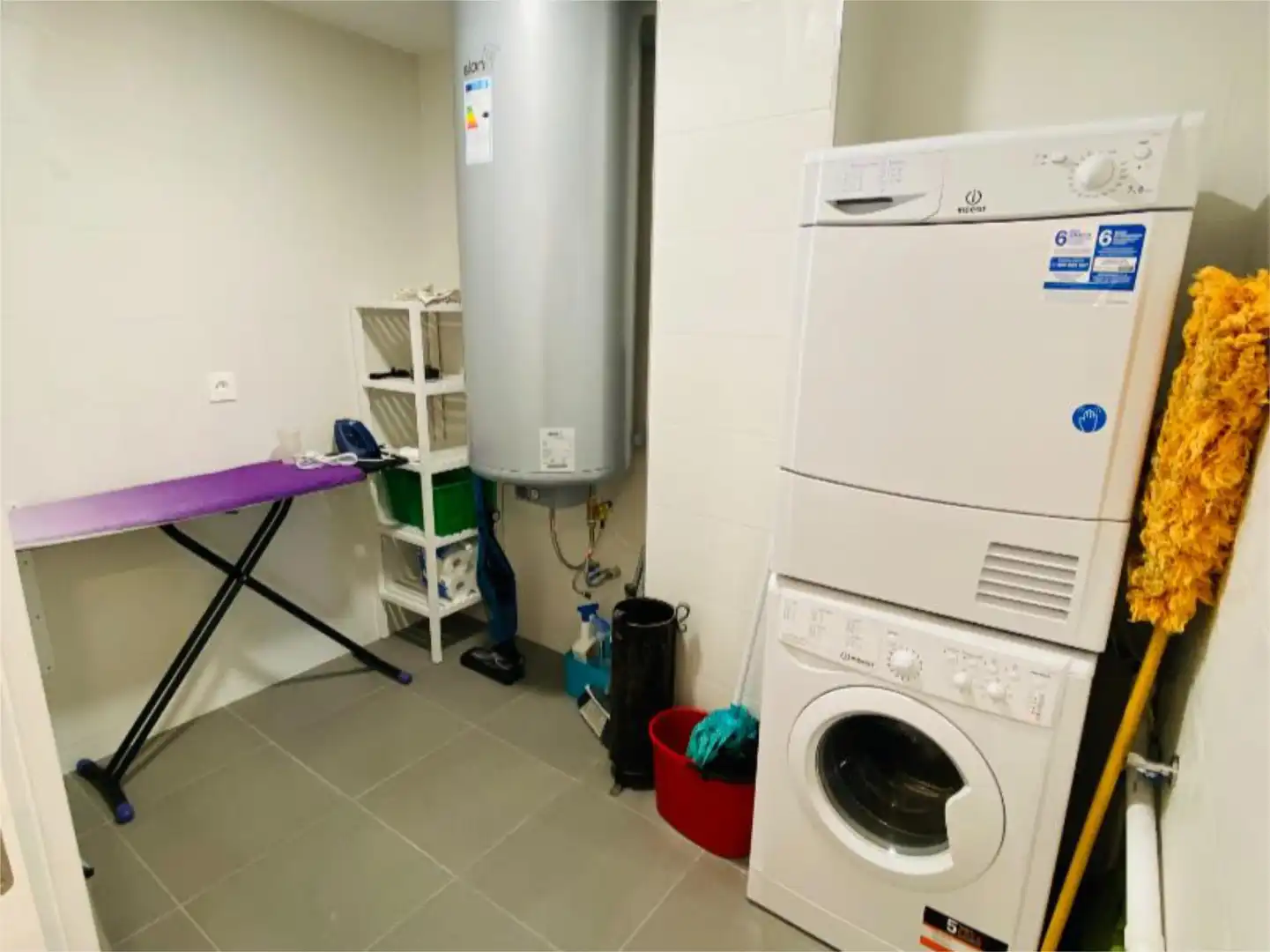 Room in Rúa das Carretas, 21, Campus Sur - Santa Marta Flat for share in Santiago de Compostela with Air Conditioner, Heating and Parquet flooring