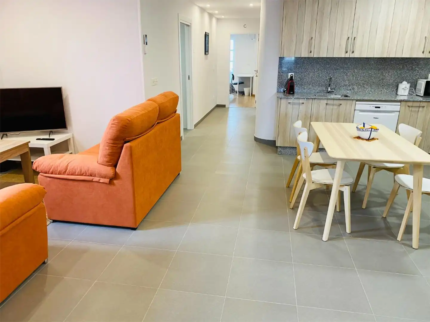 Room in Rúa das Carretas, 21, Campus Sur - Santa Marta Living room of Flat for share in Santiago de Compostela with Air Conditioner, Heating and Parquet flooring