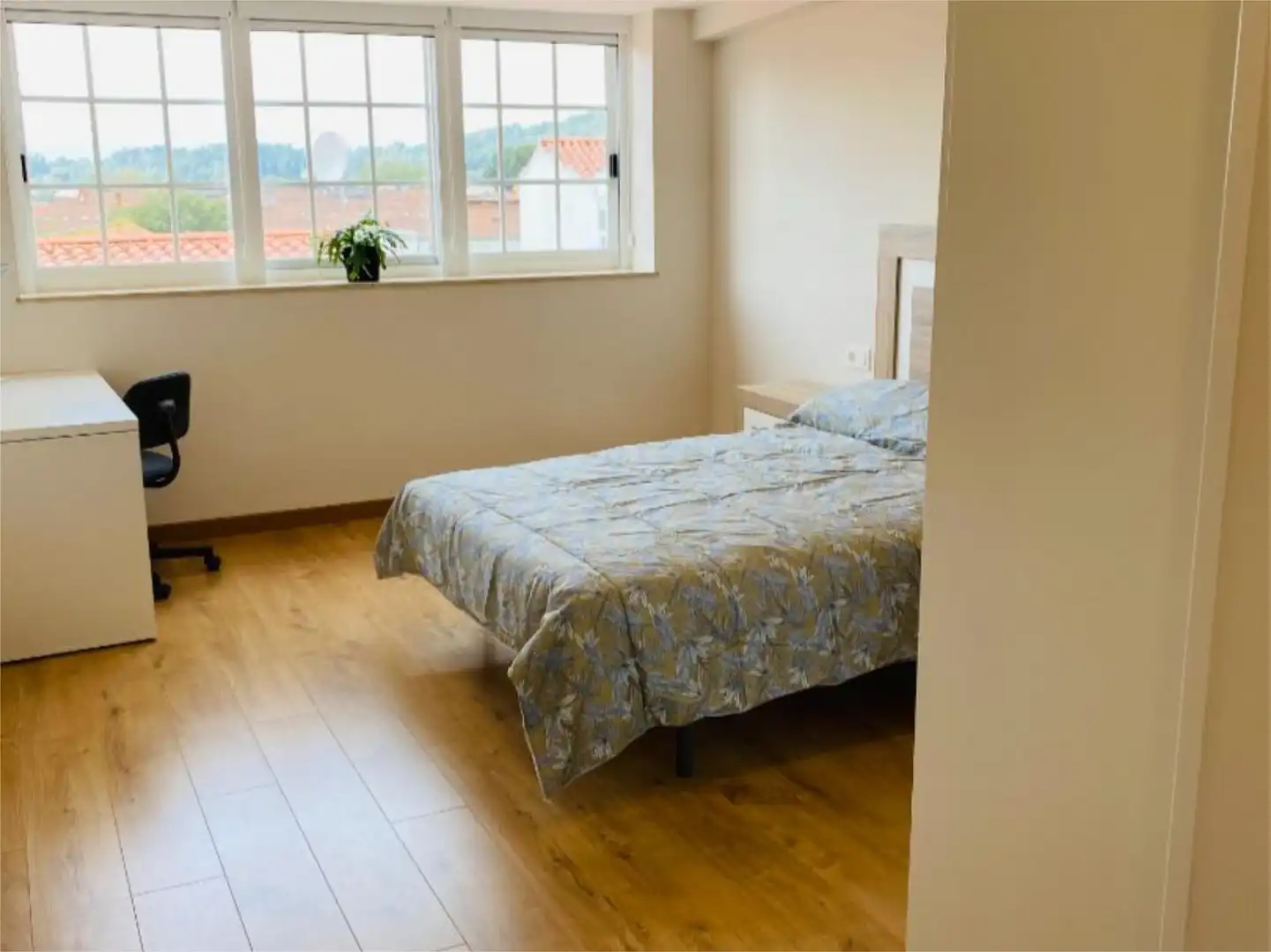 Room in Rúa das Carretas, 21, Campus Sur - Santa Marta Bedroom of Flat for share in Santiago de Compostela with Air Conditioner, Heating and Parquet flooring