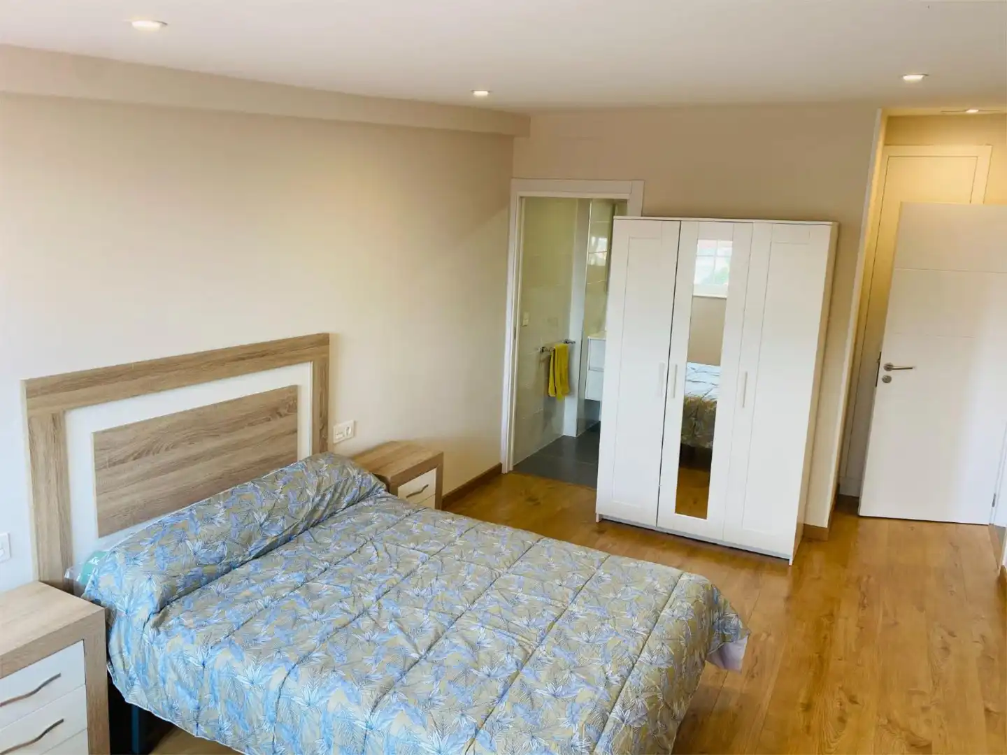 Room in Rúa das Carretas, 21, Campus Sur - Santa Marta Bedroom of Flat for share in Santiago de Compostela with Air Conditioner, Heating and Parquet flooring