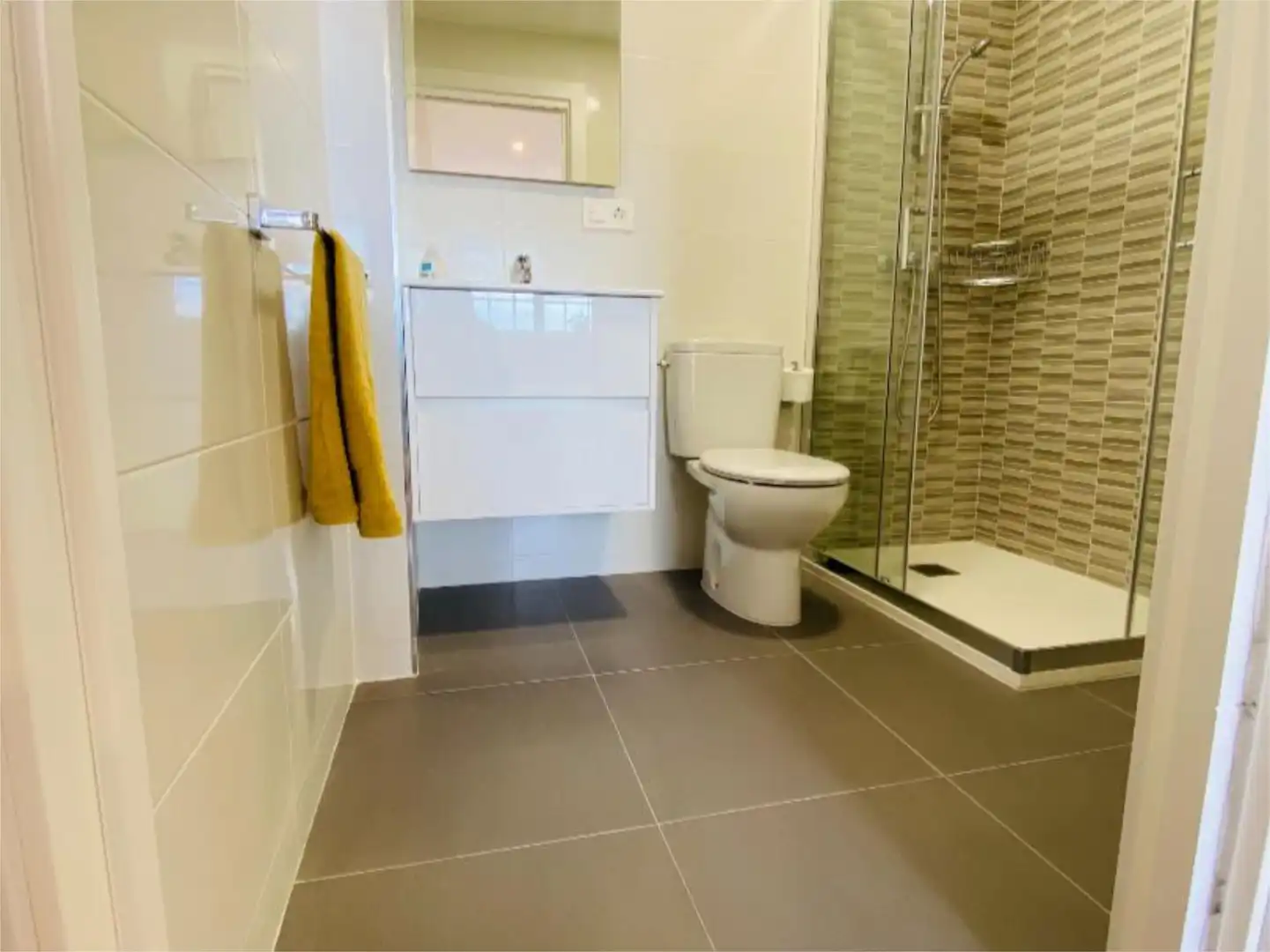 Room in Rúa das Carretas, 21, Campus Sur - Santa Marta Bathroom of Flat for share in Santiago de Compostela with Air Conditioner, Heating and Parquet flooring