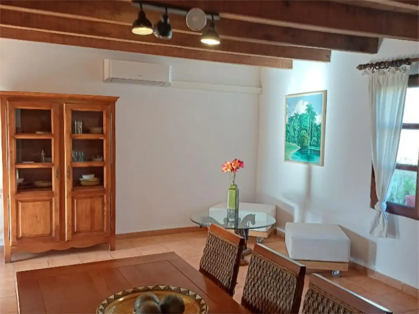Sala de estar de Finca rústica de alquiler en Llubí con Aire acondicionado, Calefacción y Jardín privado