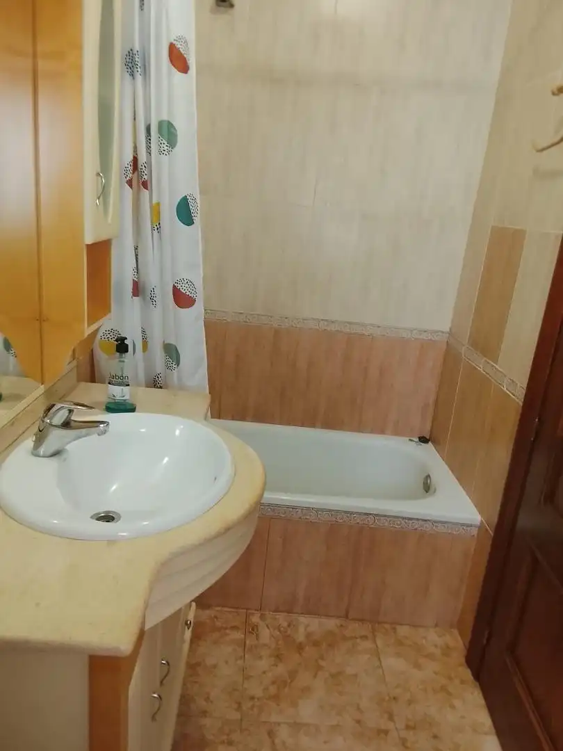 Casa adosada en venta en Plaza Santa Ana, 5, Cáñar Baño de Casa adosada en venta en Cáñar con Calefacción, Terraza y Amueblado