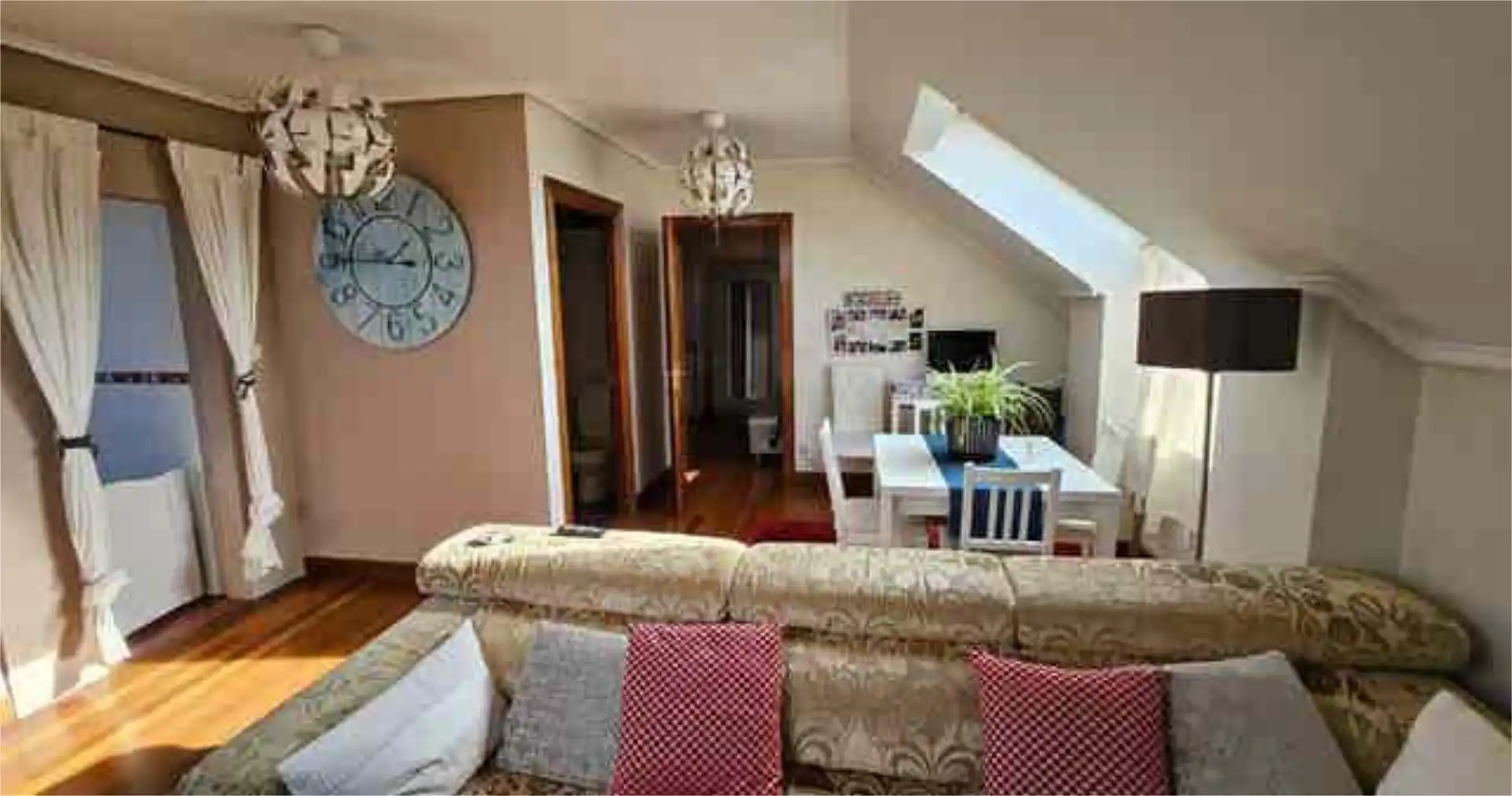 Ático en venta en Centro Sala de estar de Ático en venta en Castro-Urdiales con Amueblado