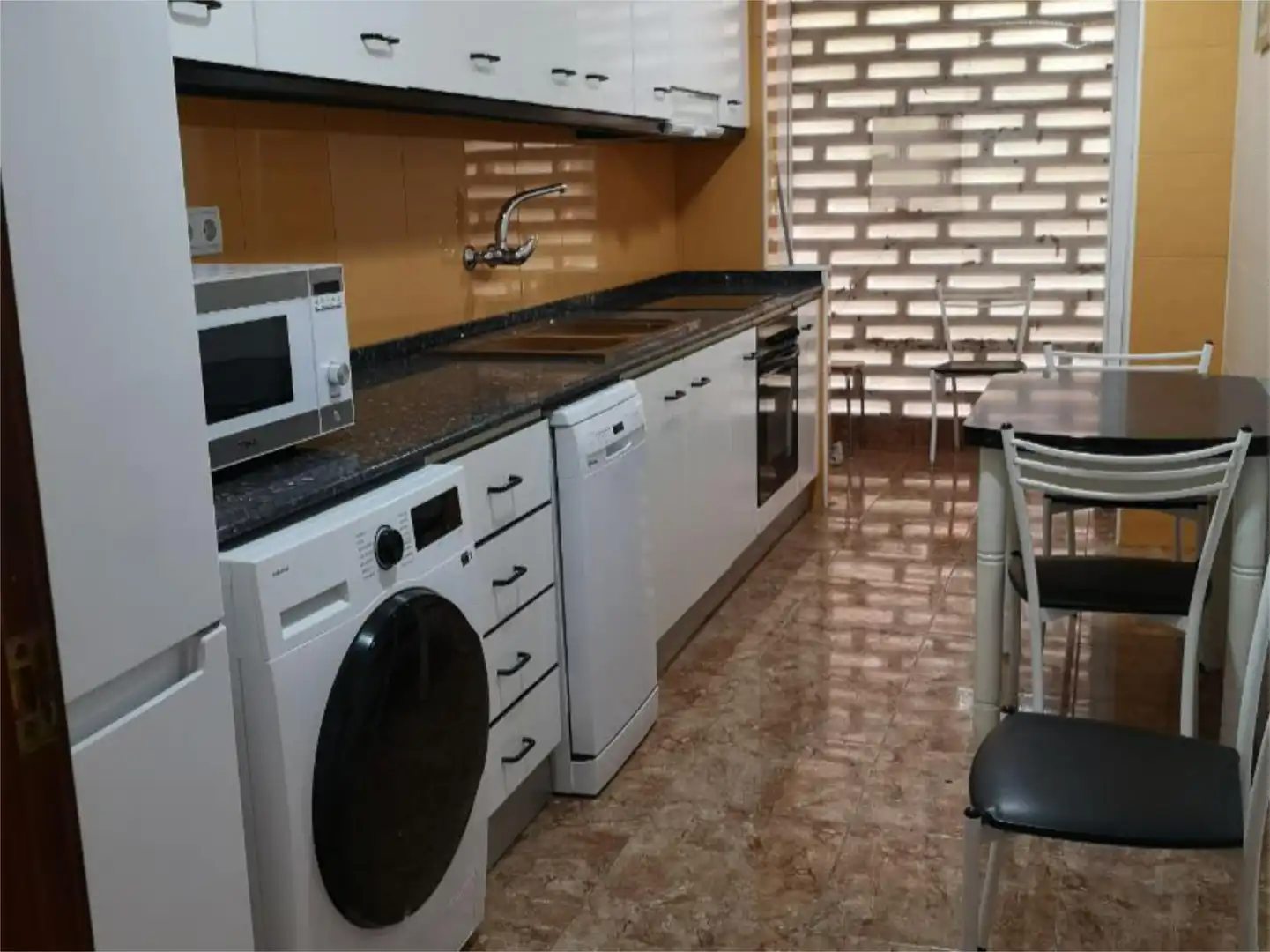Cuina de Pis de lloguer en Valencia amb Aire condicionat, Parquet i Moblat