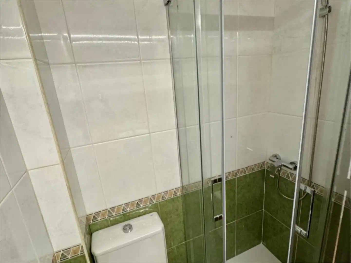 Bany de Pis de lloguer en Valencia amb Aire condicionat, Parquet i Moblat