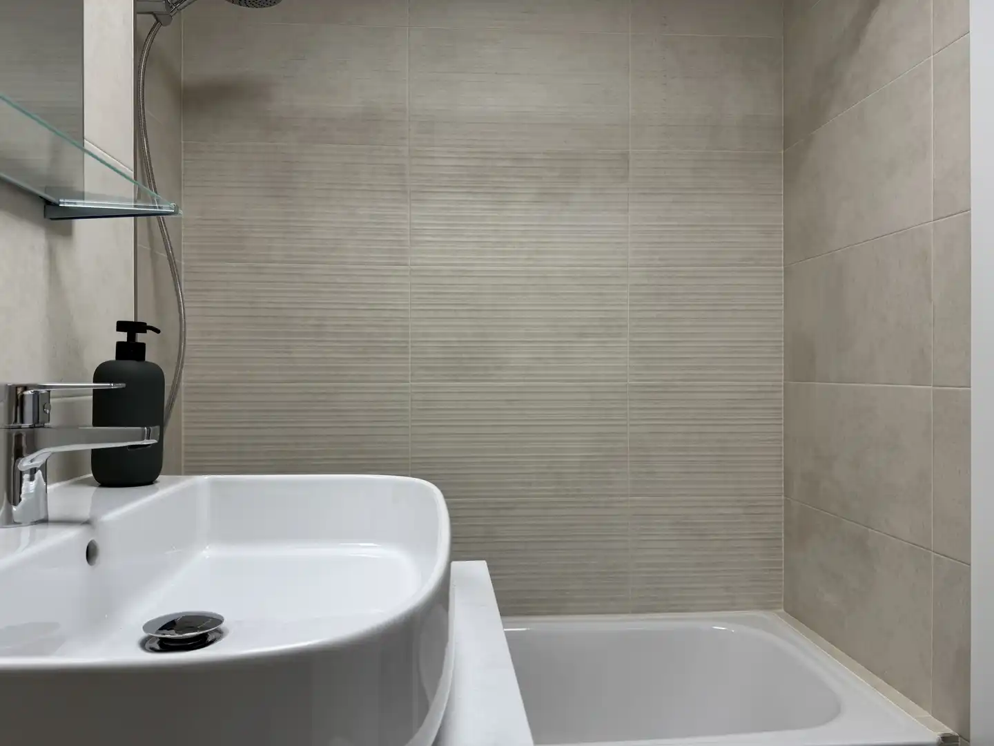Baño de Piso de alquiler en Jerez de la Frontera con Aire acondicionado, Calefacción y Jardín privado