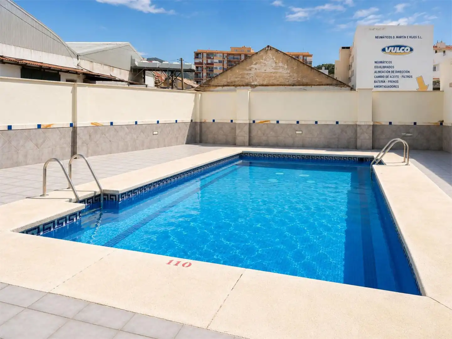 Pis en venda a Calle Explanada Estación, 10, Camino Viejo de Málaga Piscina de Pis en venda en Vélez-Málaga amb Aire condicionat, Calefacció i Jardí privat