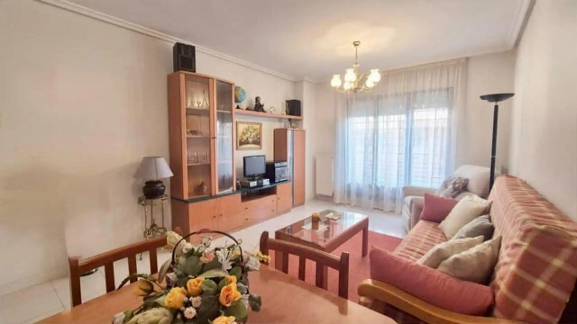 Sala de estar de Piso de alquiler en Salamanca con Jardín privado, Piscina y Amueblado