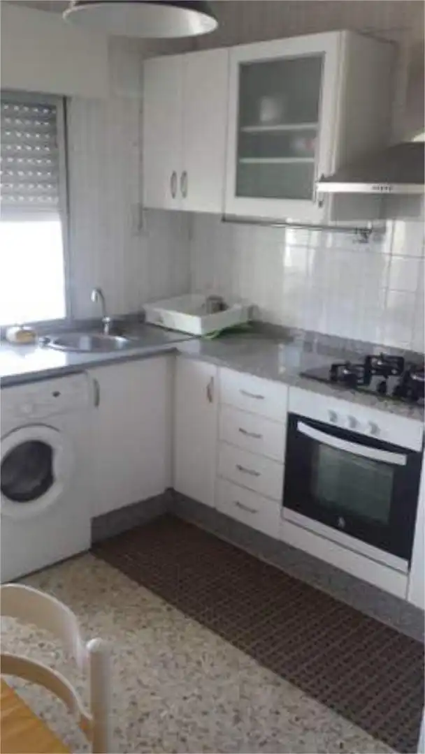 Piso de alquiler en Concheiros - Fontiñas Cocina de Piso de alquiler en Santiago de Compostela con Terraza, Trastero y Amueblado