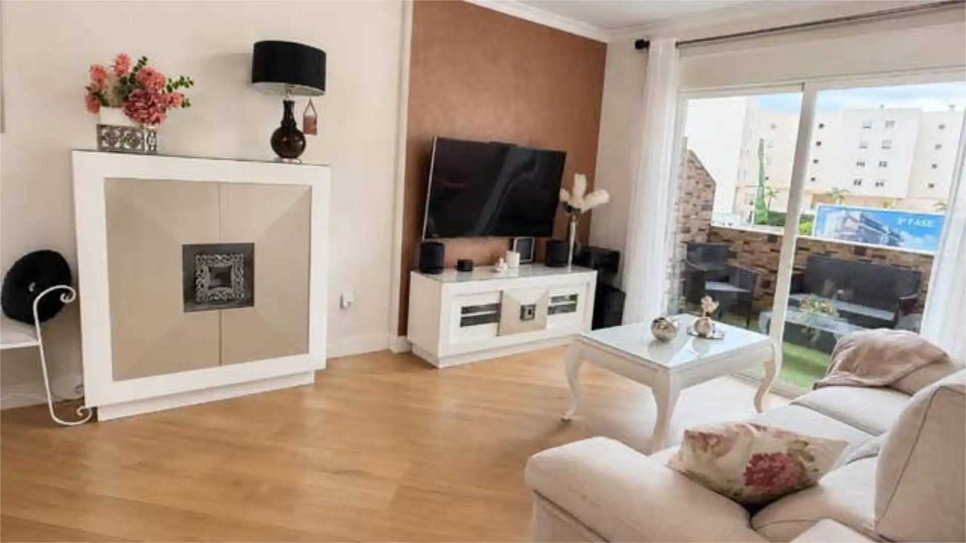 Sala de estar de Piso en venta en Vélez-Málaga con Calefacción, Jardín privado y Terraza