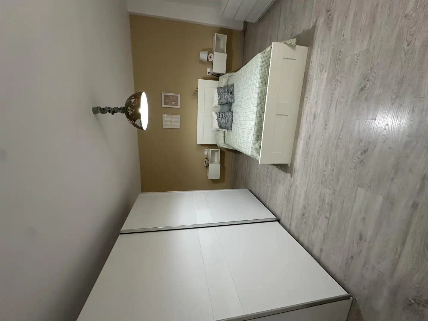 Apartament de lloguer a Calle Miguel Mihura, 11, Mairena del Alcor Dormitori de Apartament de lloguer en Mairena del Alcor amb Aire condicionat, Calefacció i Jardí privat