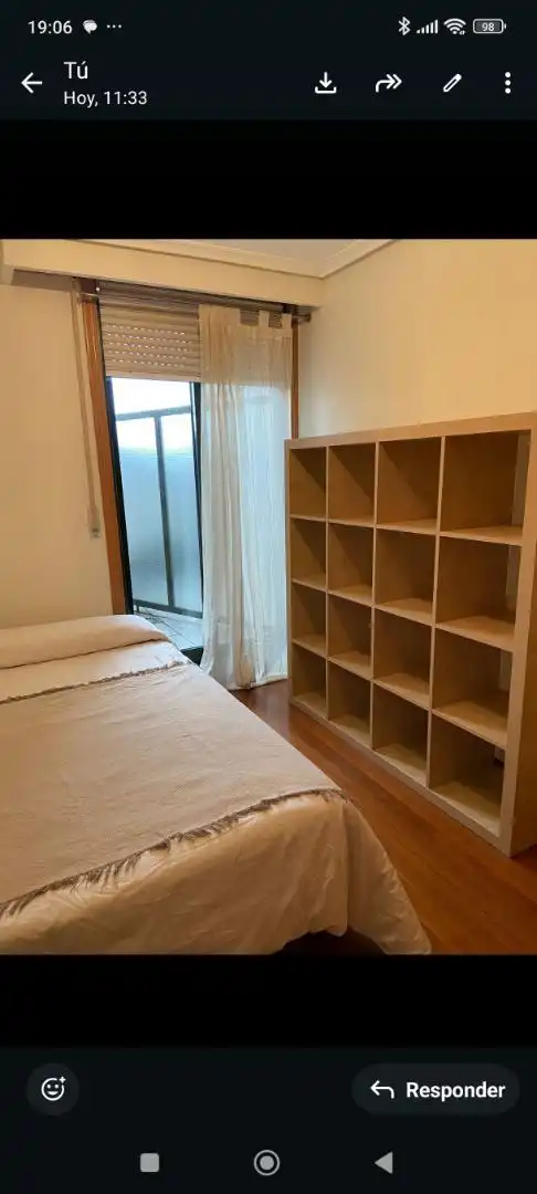 Dormitori de Apartament de lloguer en Ourense Capital  amb Calefacció, Parquet i Terrassa