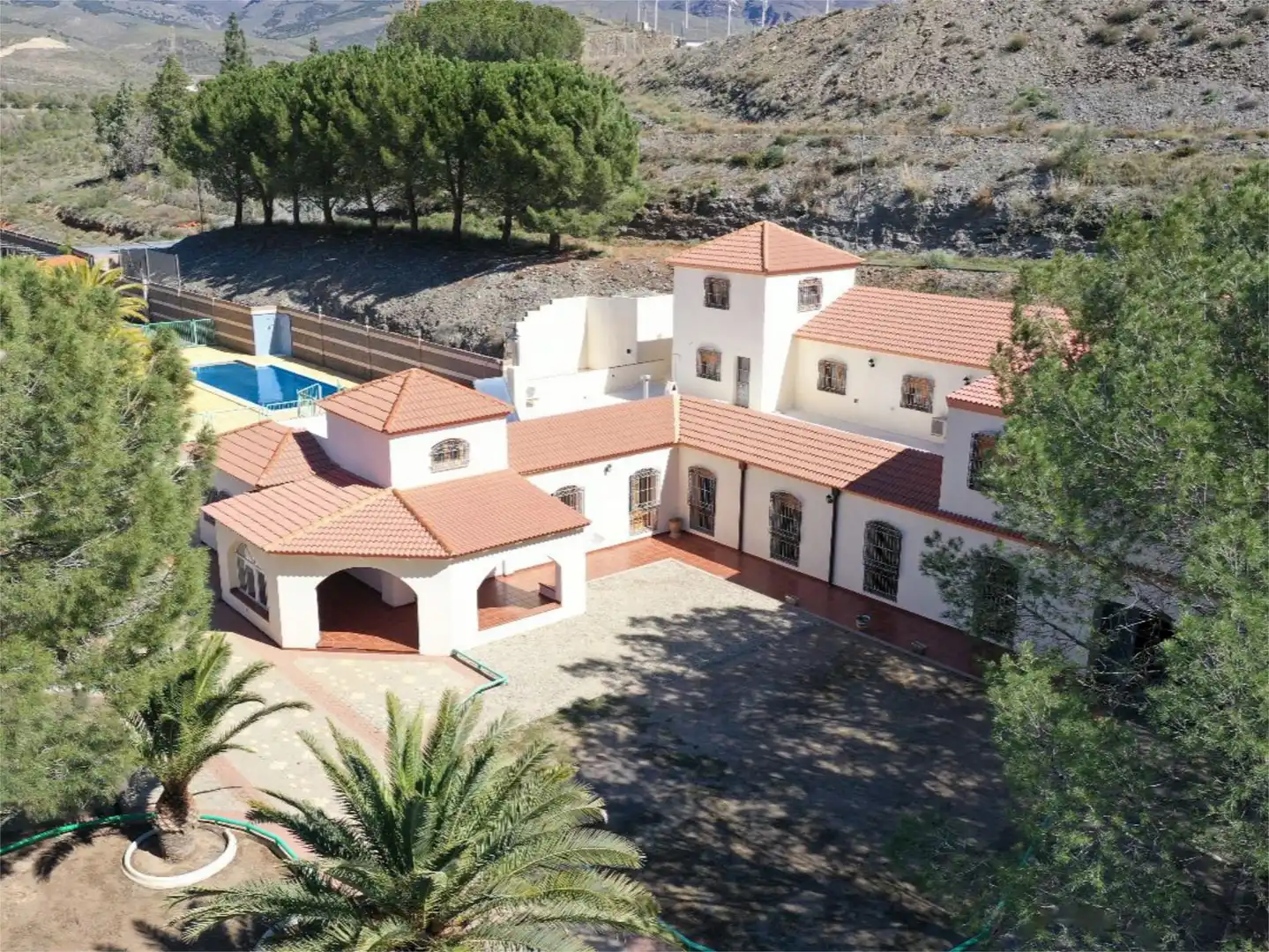 Vista exterior de Casa o chalet en venta en Las Tres Villas con Aire acondicionado, Calefacción y Jardín privado