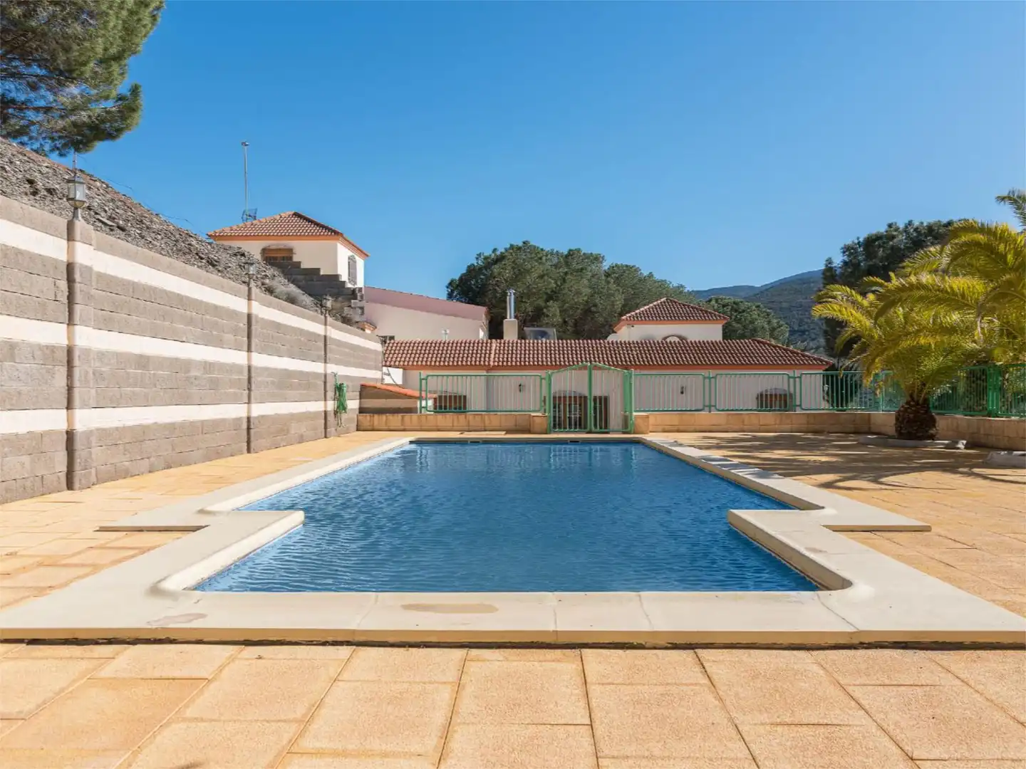 Piscina de Casa o xalet en venda en Las Tres Villas amb Aire condicionat, Calefacció i Jardí privat