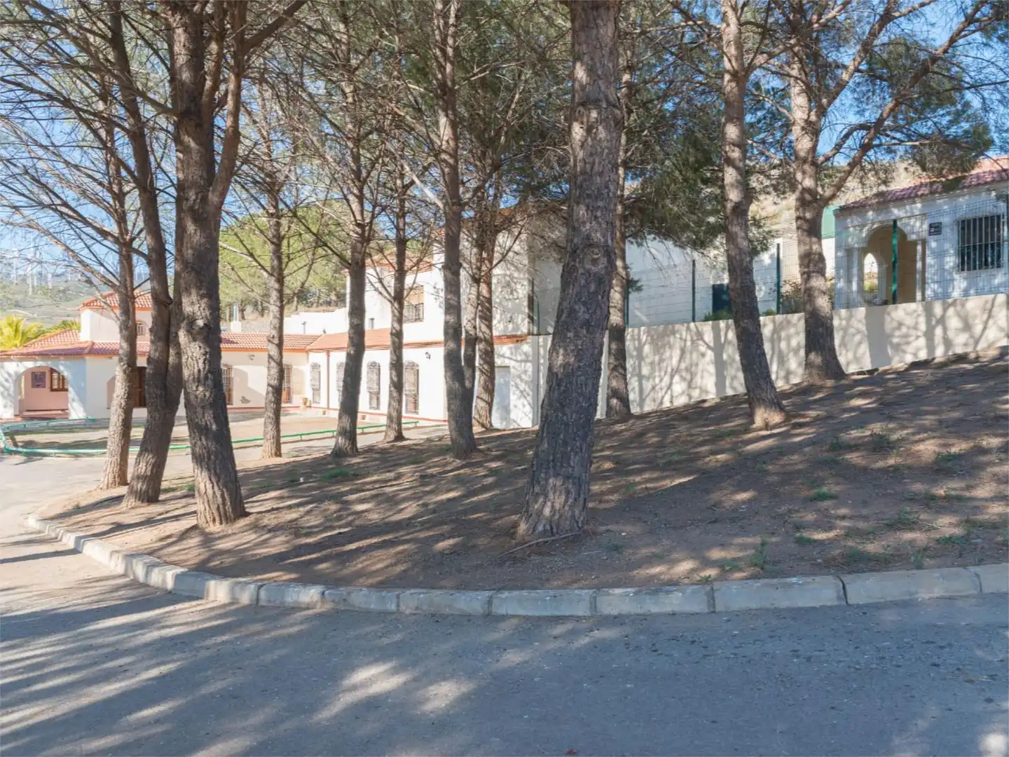 Vista exterior de Casa o xalet en venda en Las Tres Villas amb Aire condicionat, Calefacció i Jardí privat