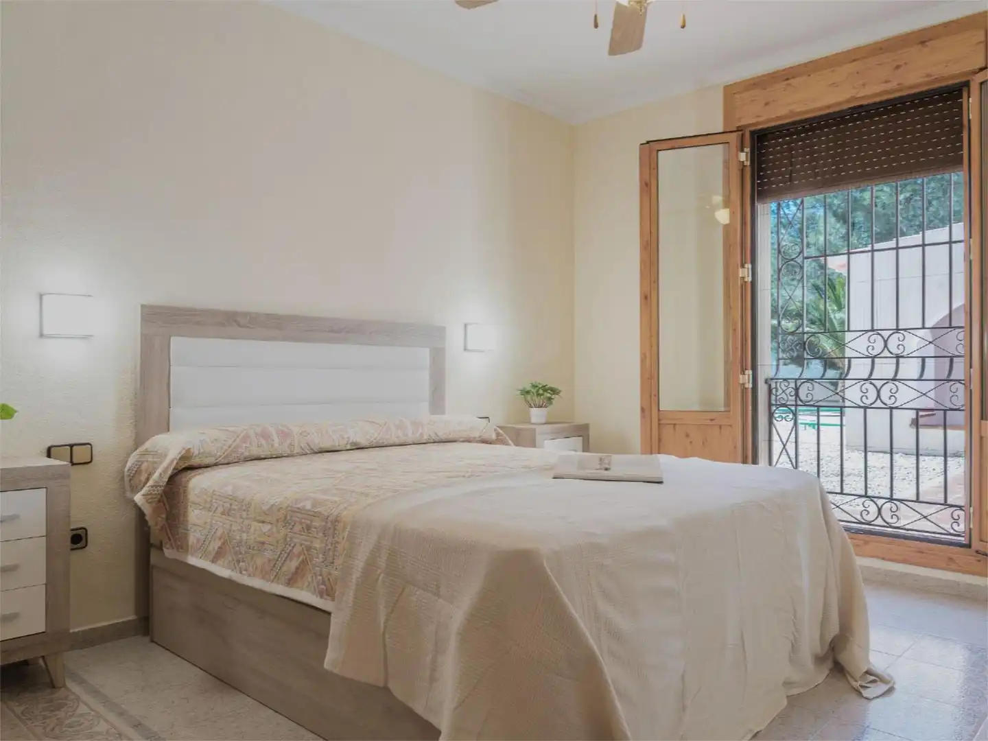 Dormitori de Casa o xalet en venda en Las Tres Villas amb Aire condicionat, Calefacció i Jardí privat