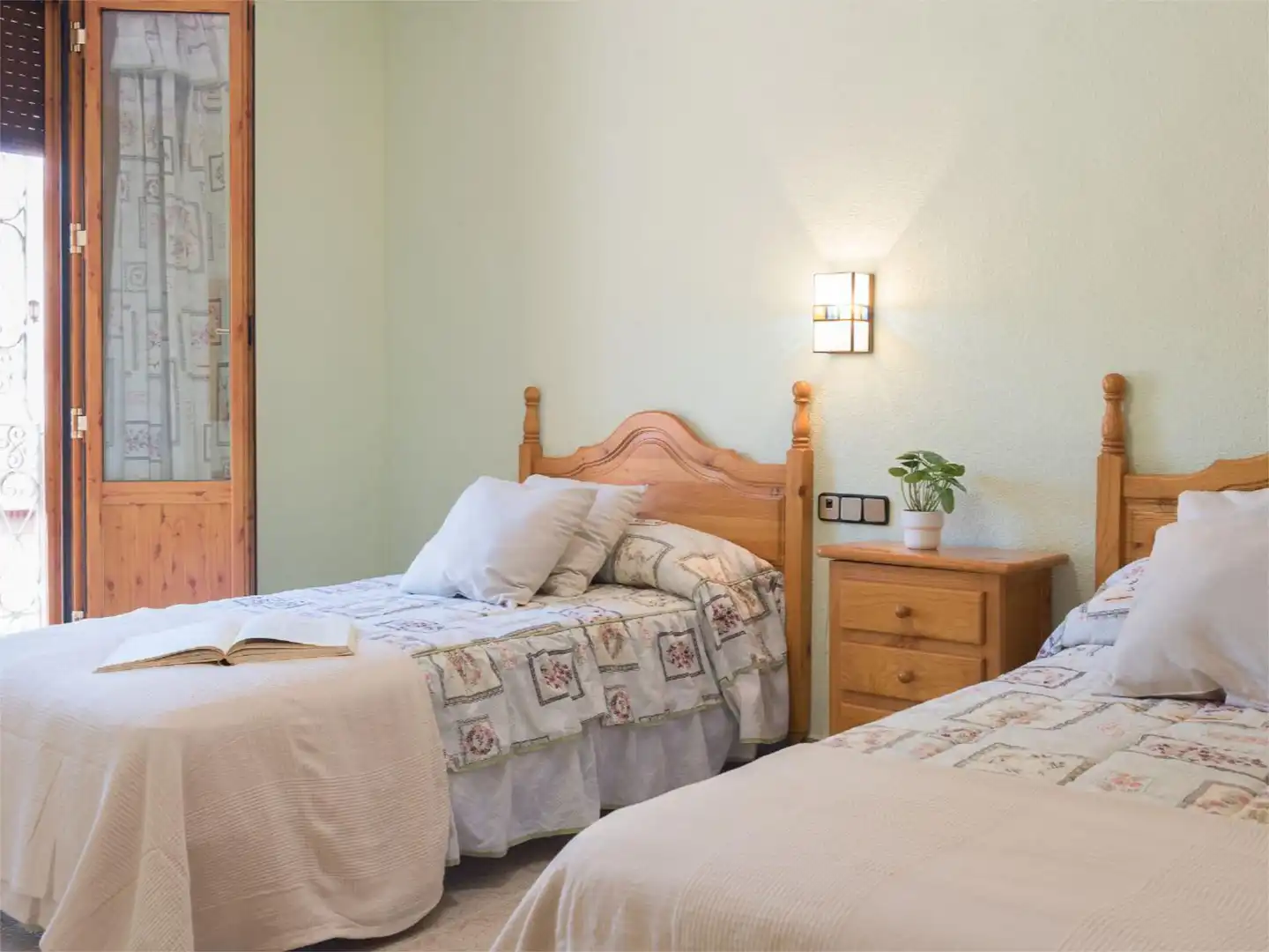 Dormitori de Casa o xalet en venda en Las Tres Villas amb Aire condicionat, Calefacció i Jardí privat