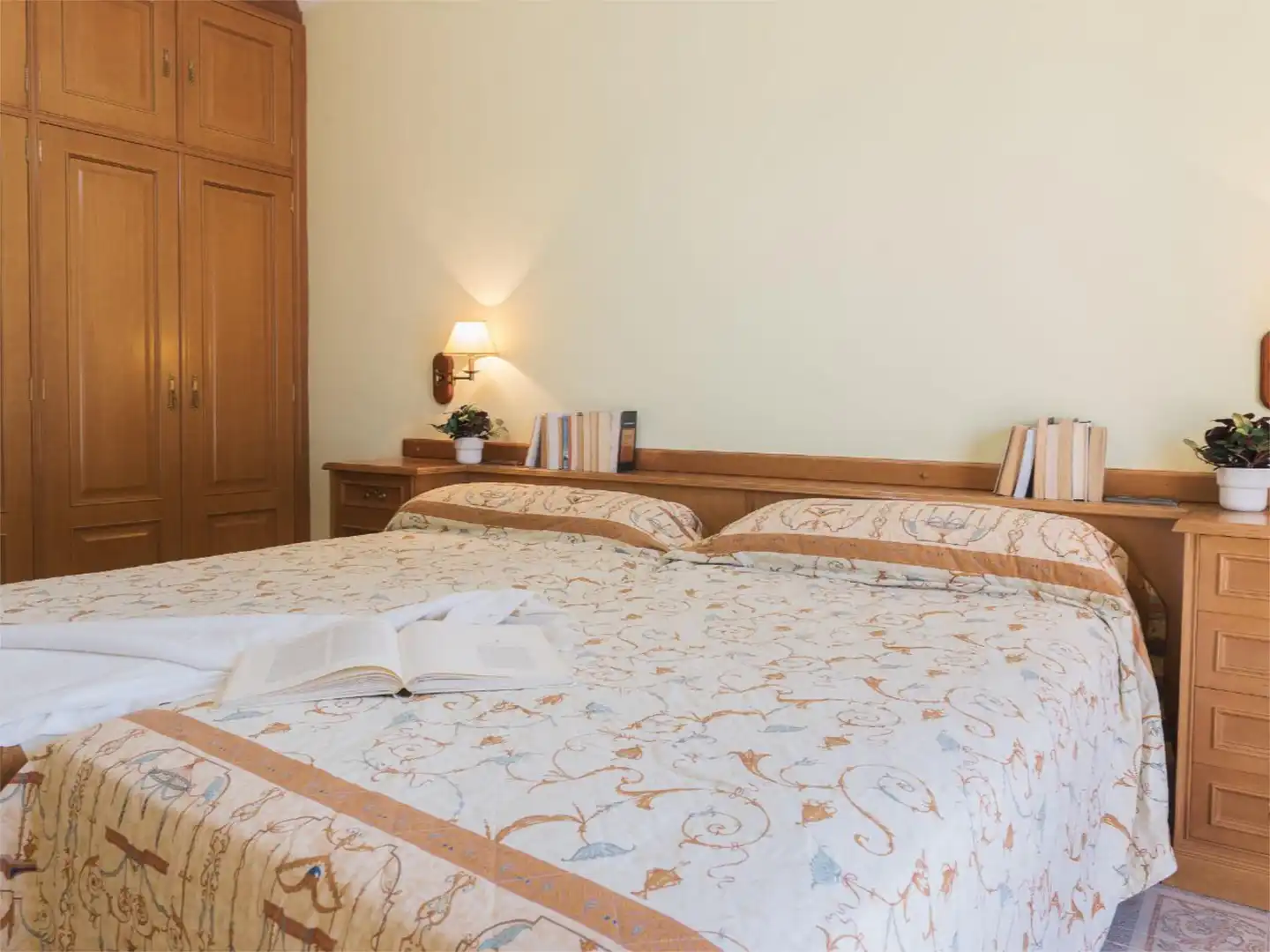 Dormitori de Casa o xalet en venda en Las Tres Villas amb Aire condicionat, Calefacció i Jardí privat