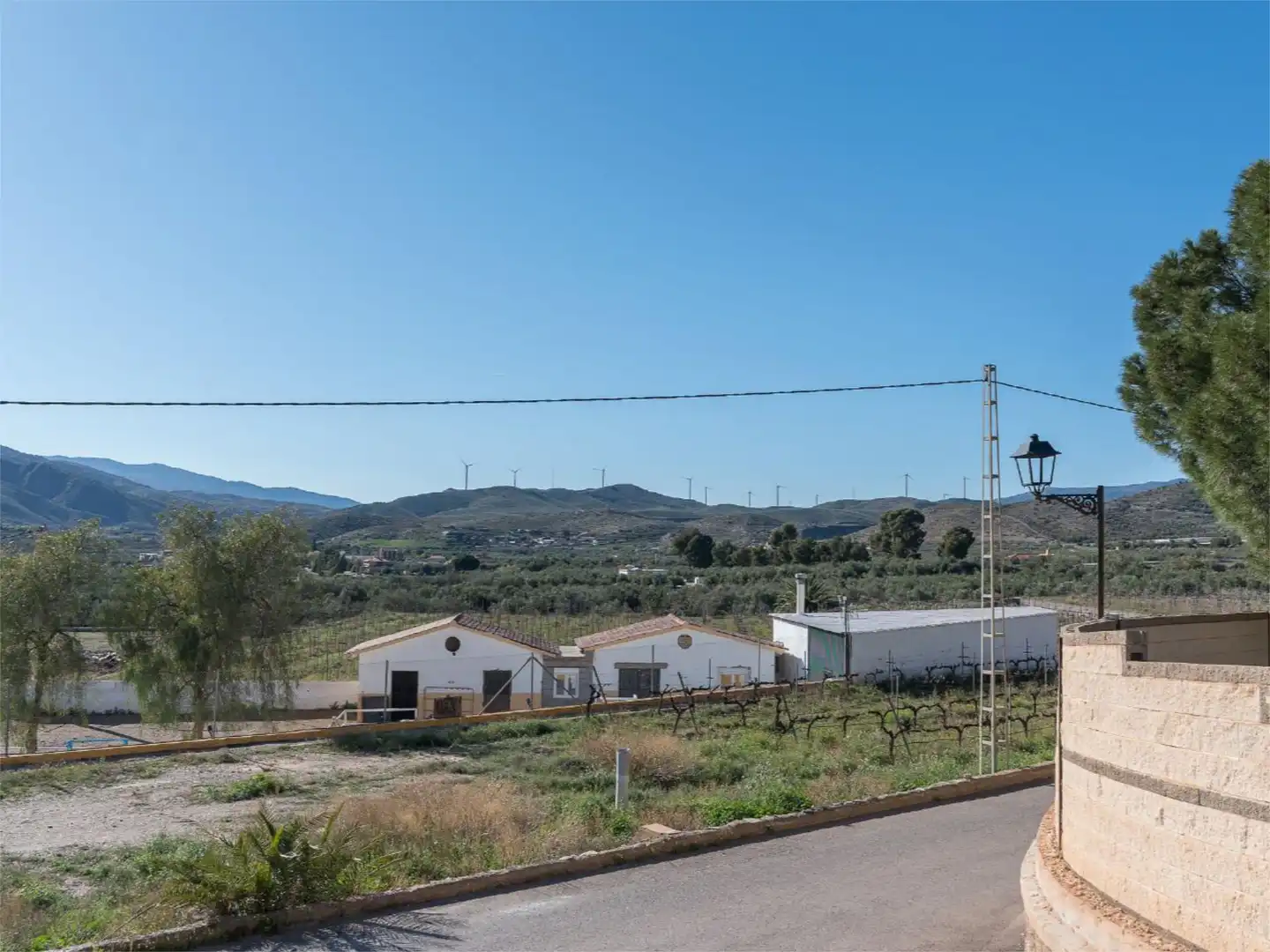 Vista exterior de Casa o xalet en venda en Las Tres Villas amb Aire condicionat, Calefacció i Jardí privat