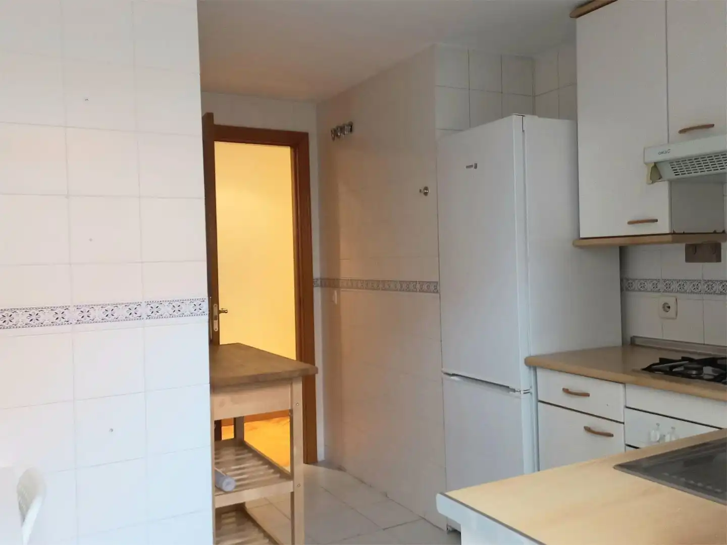 Flat for rent in General, 34, Casco Histórico de Barajas Kitchen of Flat for rent in Madrid with Air Conditioner, Private garden and Parquet flooring
