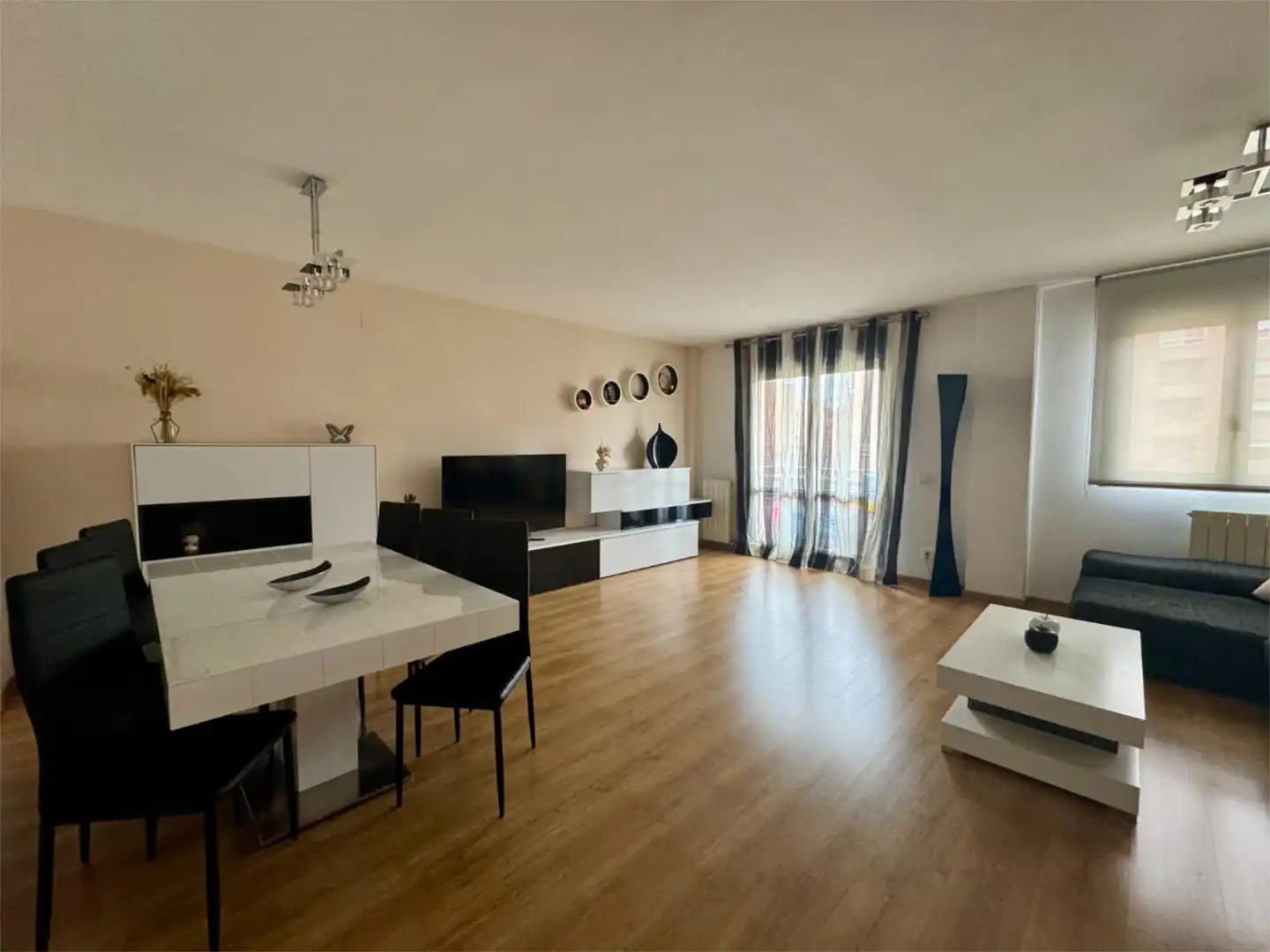 Sala de estar de Piso de alquiler en  Zaragoza Capital con Aire acondicionado, Calefacción y Parquet