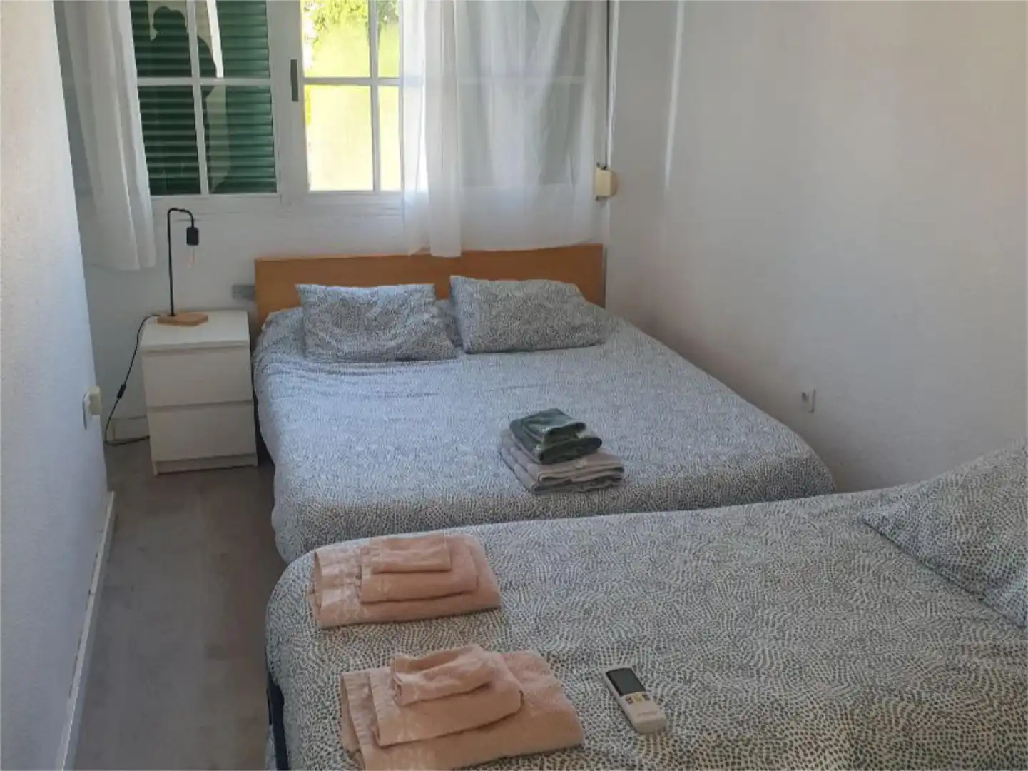 Casa adosada en venda a Calle el Recreo, 14, Hacienda - La Cartuja Dormitori de Casa adosada en venda en Tomares amb Aire condicionat i Piscina