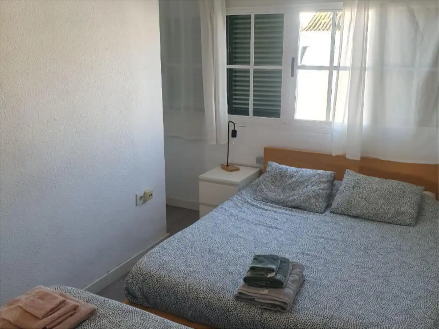 Casa adosada en venda a Calle el Recreo, 14, Hacienda - La Cartuja Dormitori de Casa adosada en venda en Tomares amb Aire condicionat i Piscina