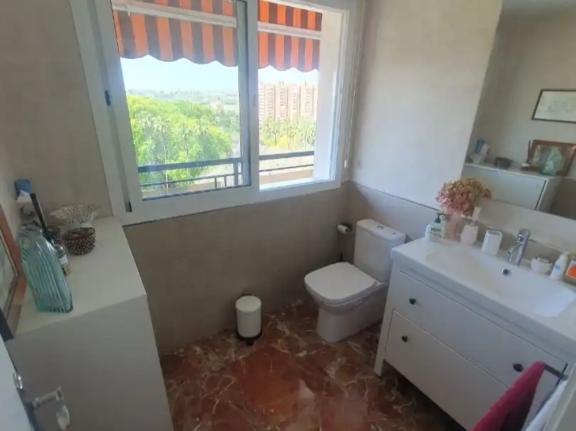 Flat for rent in Santa Fe, 7, Los Remedios Bathroom of Flat for rent in Sevilla Capital with Air Conditioner and Terrace