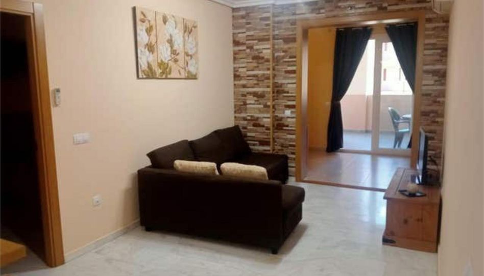 Piso de alquiler en Los Pacos, Fuengirola - imagen 1 Foto 1 de Piso de alquiler en Los Pacos, Fuengirola