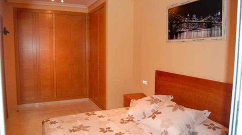 Piso de alquiler en Los Pacos, Fuengirola - imagen 3 Foto 3 de Piso de alquiler en Los Pacos, Fuengirola