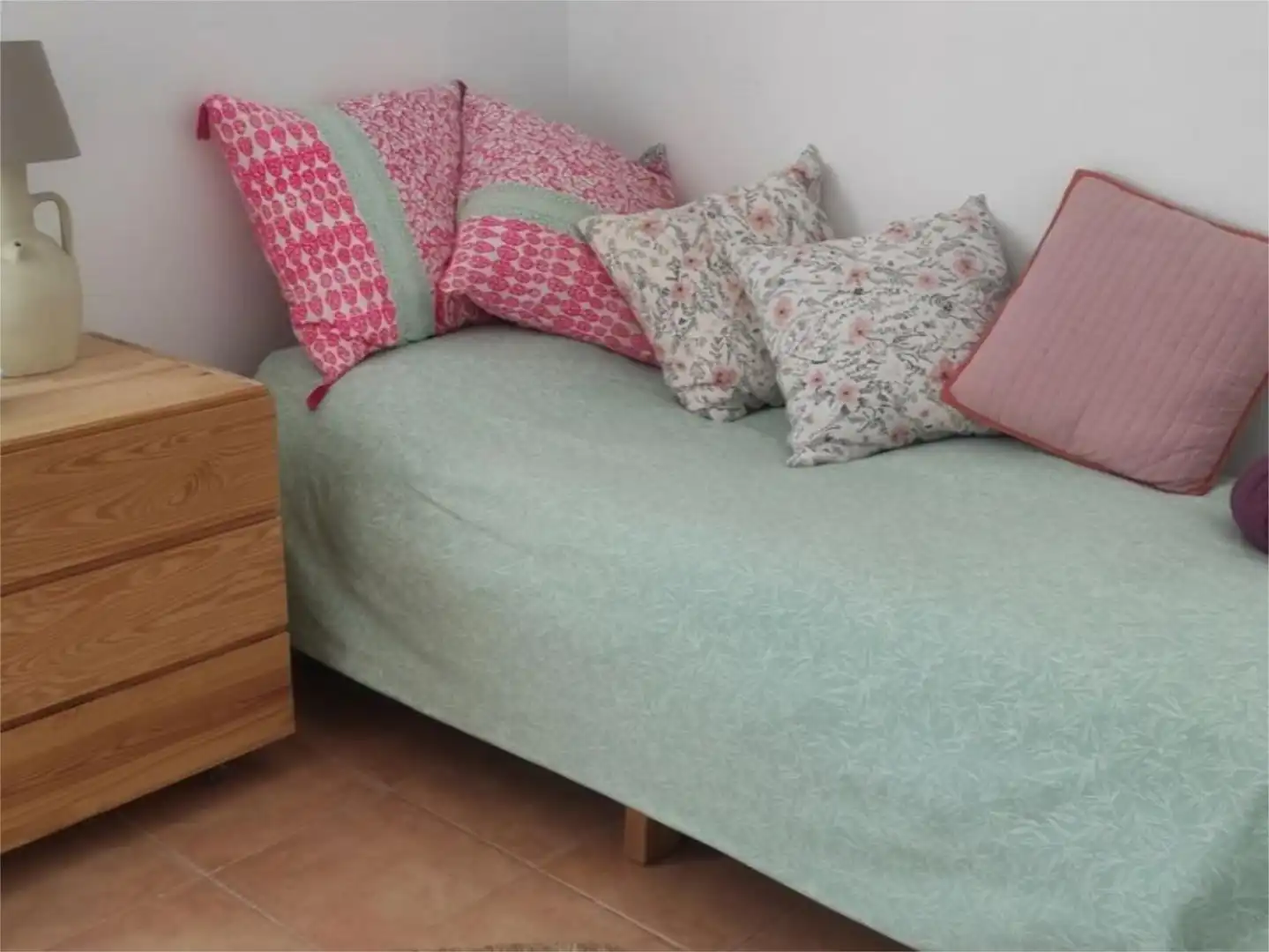 Habitación de Casa adosada para compartir en L'Escala con Jardín privado y Amueblado