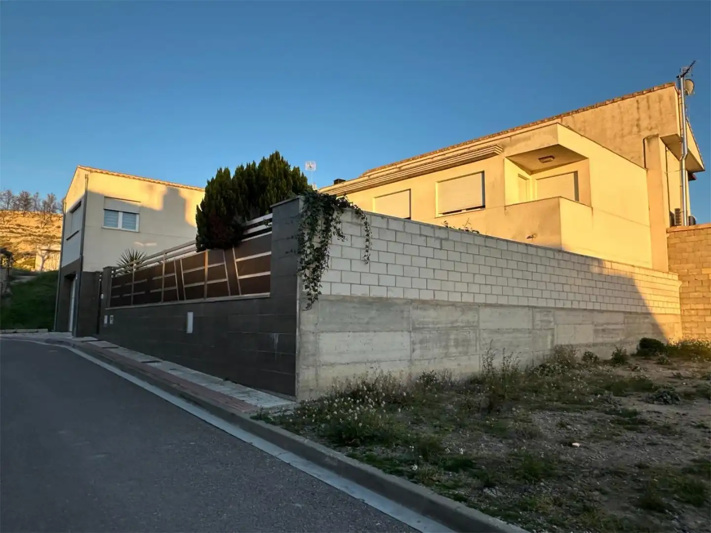 Casa o chalet en venta en Calle Bornax, 13, Valtierra Vista exterior de Casa o chalet en venta en Valtierra con Aire acondicionado, Terraza y Balcón