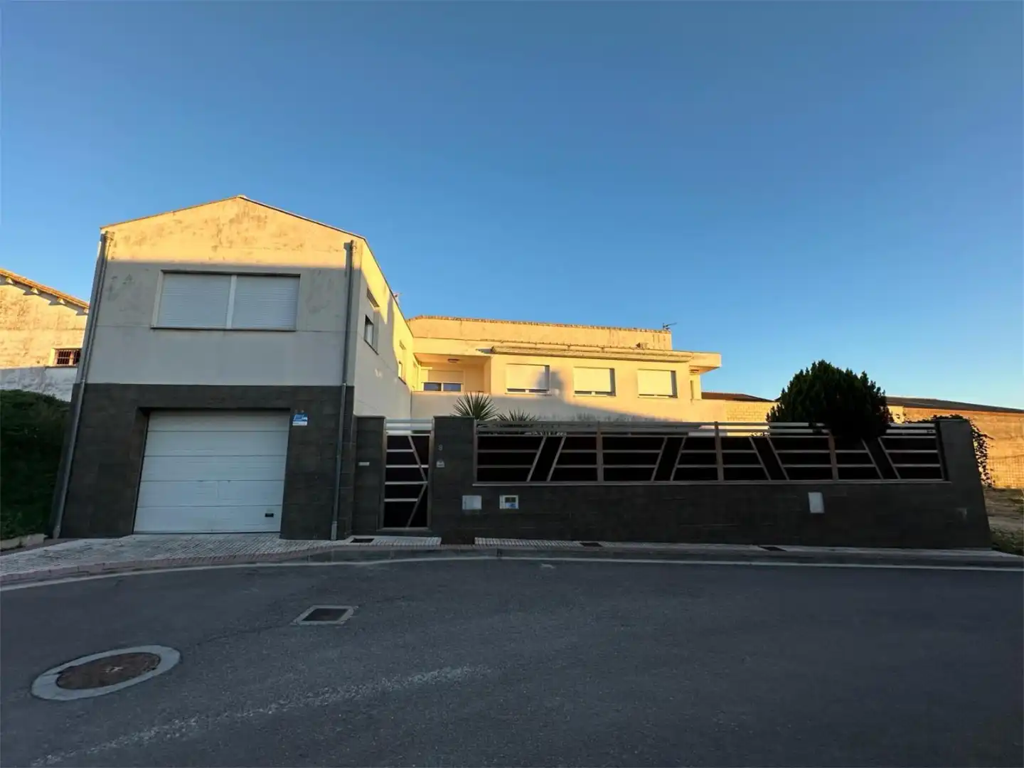 Houses for sale in Calle Bornax, 13, Valtierra Exterior view of Houses for sale in Valtierra with Air Conditioner, Heating and Private garden