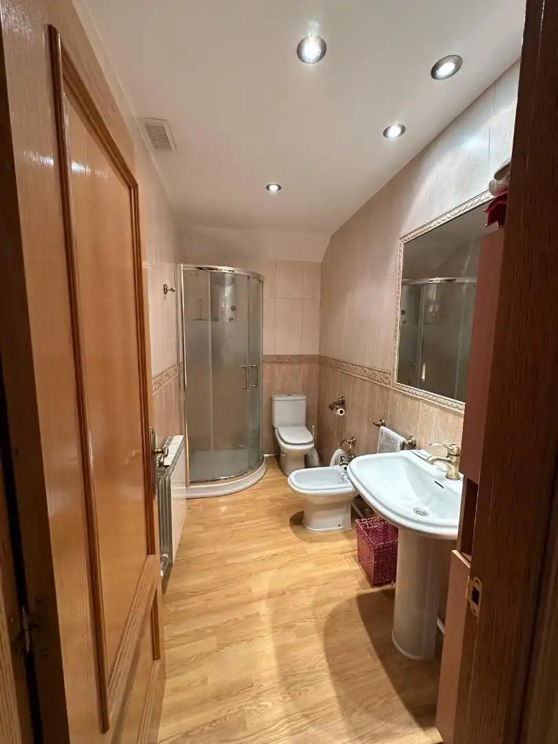 Houses for sale in Calle Bornax, 13, Valtierra Bathroom of Houses for sale in Valtierra with Air Conditioner, Heating and Private garden