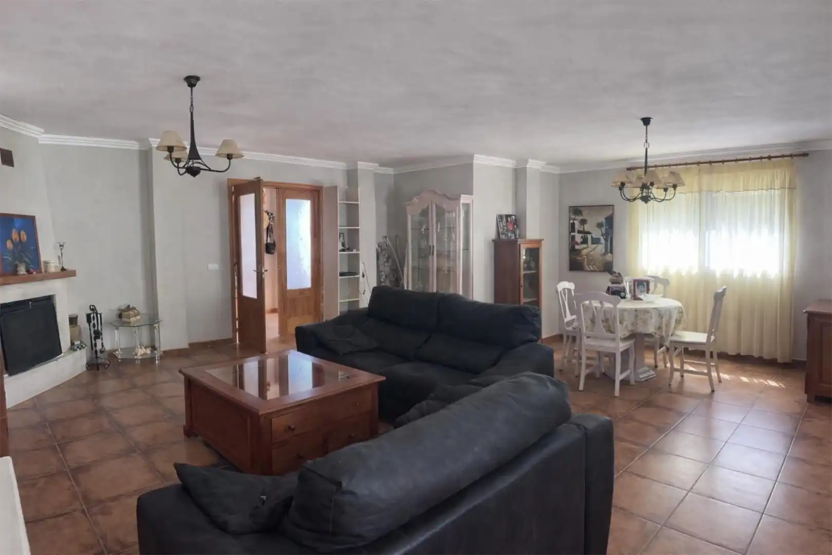 Casa o chalet en venta en Calle Miguel Ángel Isla Lucio, 2, Manantiales - Lagar - Cortijo Sala de estar de Casa o chalet en venta en Alhaurín de la Torre con Aire acondicionado, Terraza y Balcón